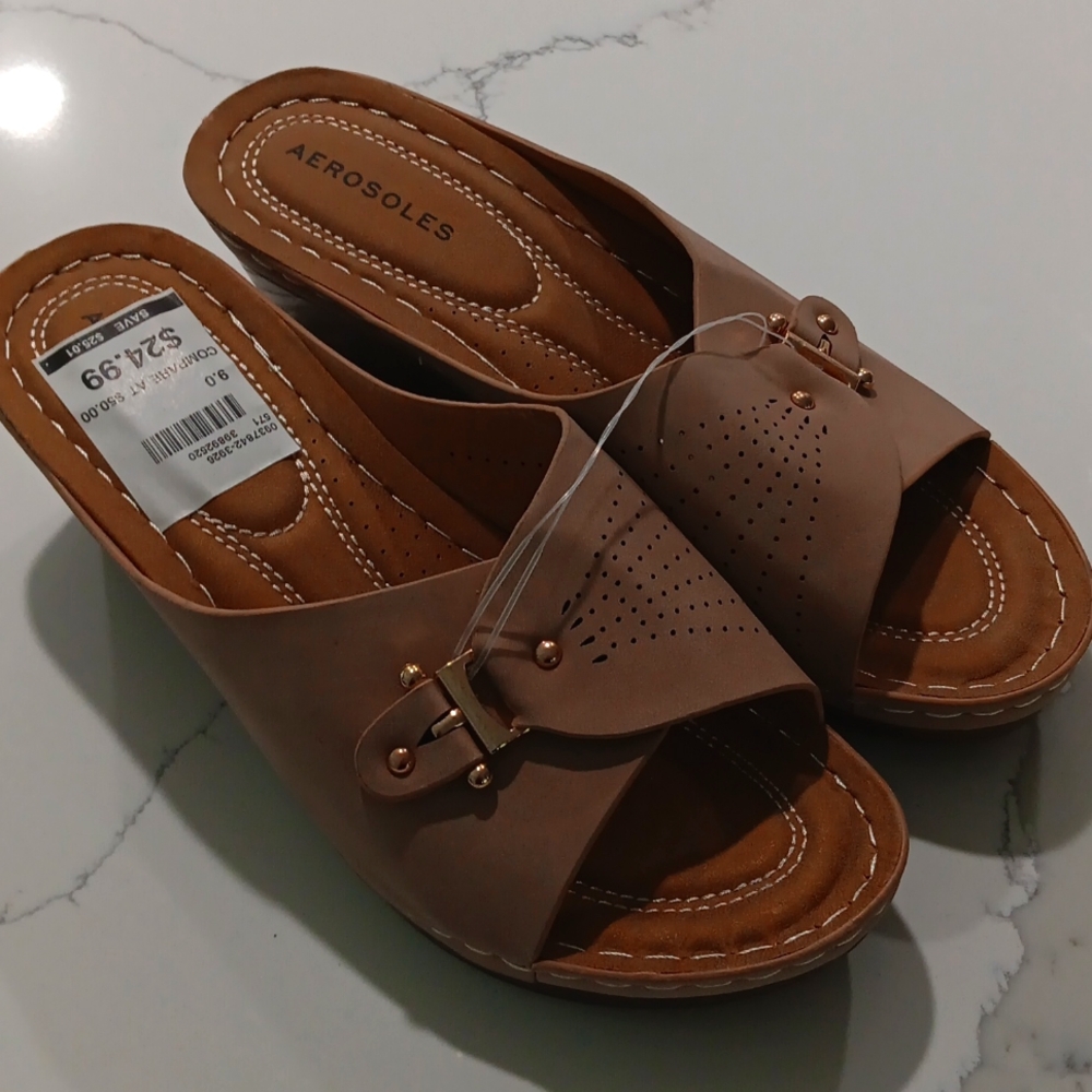 Aerosoles NWT Ladies sandals